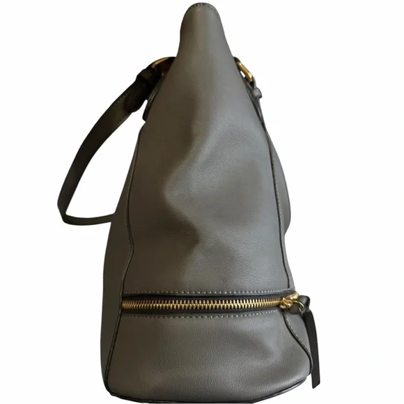 Elegant Gray Tote Bag with Wallet - Picture 6 of 15